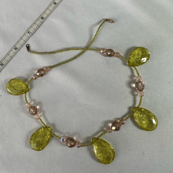 Unique chartreuse green crackle bead necklace - Picture 6 of 6